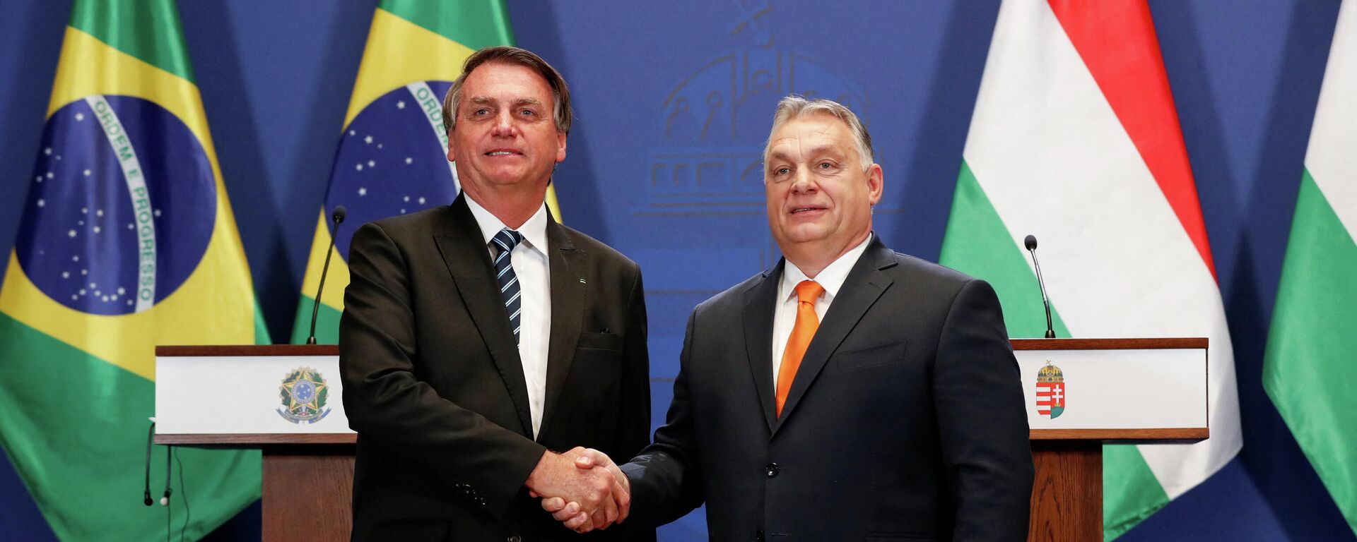 O primeiro-ministro húngaro Viktor Orbán e o presidente brasileiro Jair Bolsonaro fazem uma declaração conjunta, em Budapeste, Hungria, 17 de fevereiro de 2022 - Sputnik Brasil, 1920, 17.02.2022