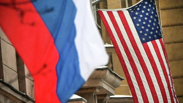 Bandeiras da Rússia e dos EUA em Moscou, 7 de dezembro de 2021 - Sputnik Brasil