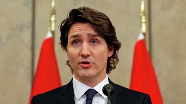 Em Ottawa, o primeiro-ministro do Canadá, Justin Trudeau, discursa em coletiva de imprensa, em 11 de fevereiro de 2022 - Sputnik Brasil