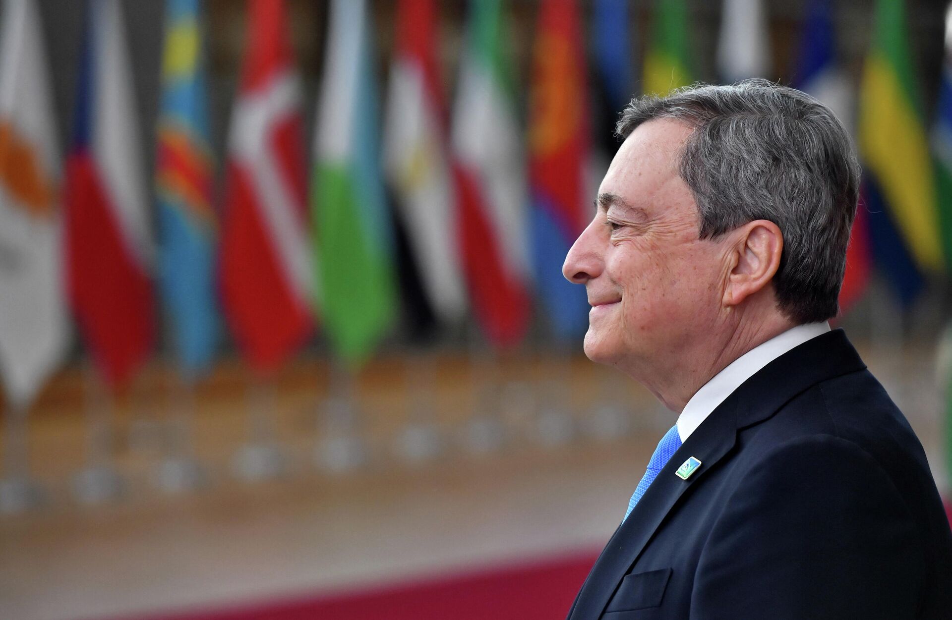 Primeiro-ministro da Itália, Mario Draghi, chega a Bruxelas para a cúpula UE-África, 17 de fevereiro de 2022 - Sputnik Brasil, 1920, 18.02.2022