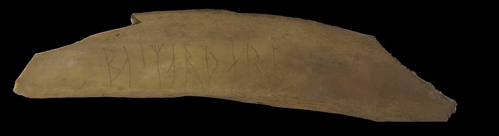 O artefato rúnico em osso é o primeiro do tipo encontrado na cidade de Oslo, na Noruega, nos últimos 40 anos - Sputnik Brasil, 1920, 18.02.2022