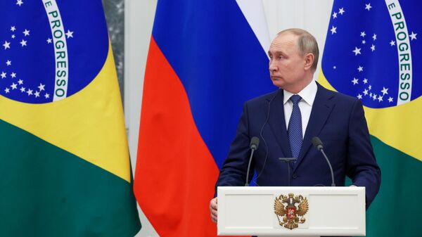 Em Moscou, o presidente russo, Vladimir Putin, participa de coletiva de imprensa ao lado do presidente brasileiro, Jair Bolsonaro (PL), em 16 de fevereiro de 2022 - Sputnik Brasil