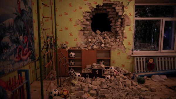Vista interna mostra um jardim de infância em Lugansk que foi bombardeado pelos militares da Ucrânia - Sputnik Brasil