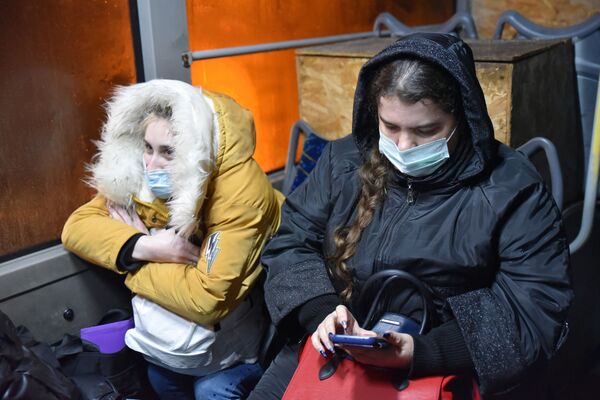 Evacuação em massa de civis da república popular de Donetsk (RPD) para a região russa de Rostov. - Sputnik Brasil