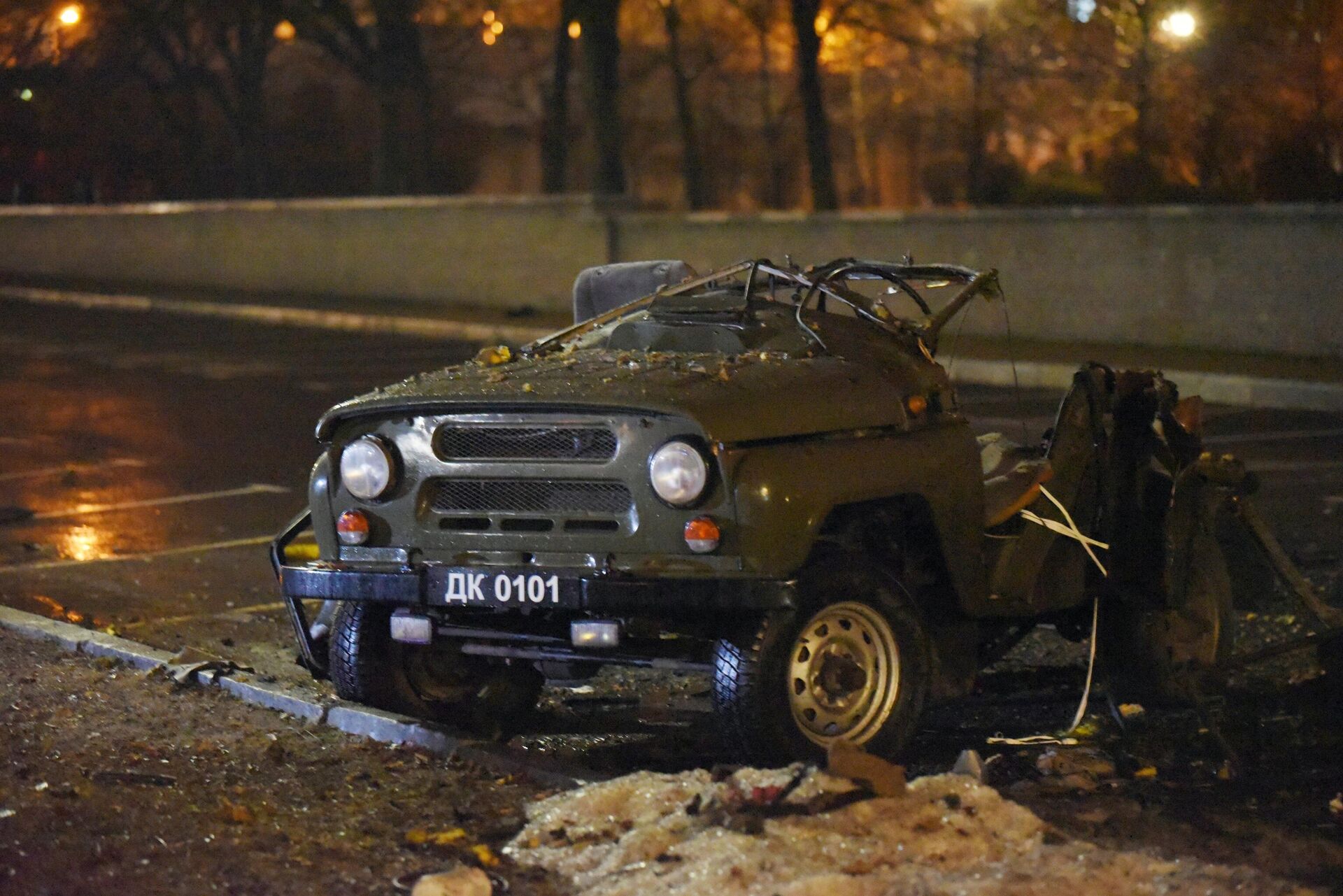 Carro explodido no centro de Donetsk - Sputnik Brasil, 1920, 22.02.2022