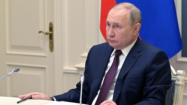 Vladimir Putin, presidente da Rússia, discute exercícios militares Grom-2022 em 19 de fevereiro de 2022 - Sputnik Brasil