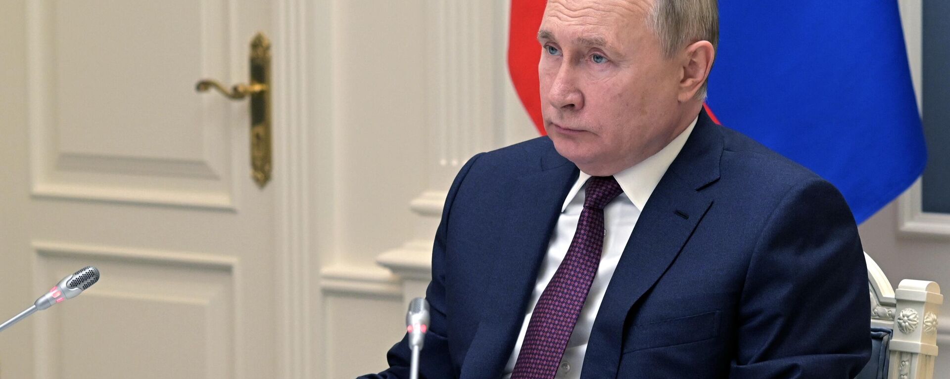 Vladimir Putin, presidente da Rússia, discute exercícios militares Grom-2022 em 19 de fevereiro de 2022 - Sputnik Brasil, 1920, 20.02.2022