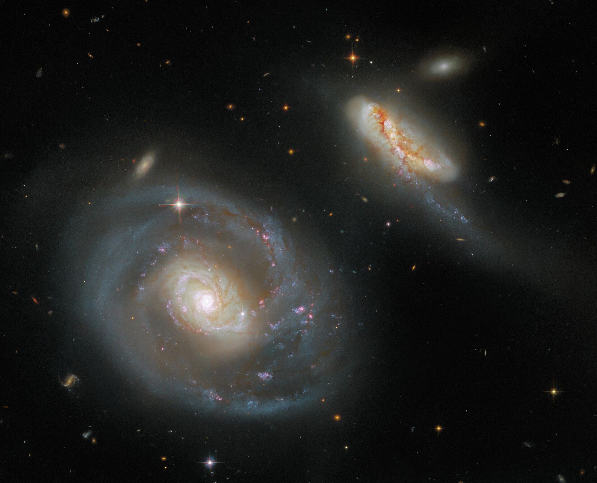 O Telescópio Espacial Hubble registrou o Arp 298, um par de galáxias interagindo. O Arp 298, que engloba duas galáxias, NGC 7469 e IC 5283, fica a aproximadamente 200 milhões de anos-luz da Terra, na constelação de Pégaso - Sputnik Brasil, 1920, 21.02.2022