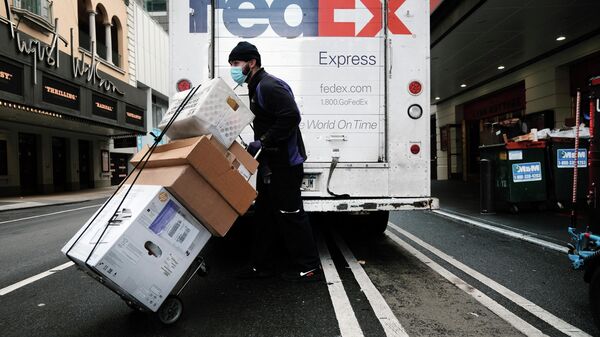 Um caminhão FedEx faz entregas na cidade de Nova York, EUA, 06 de dezembro de 2021 - Sputnik Brasil