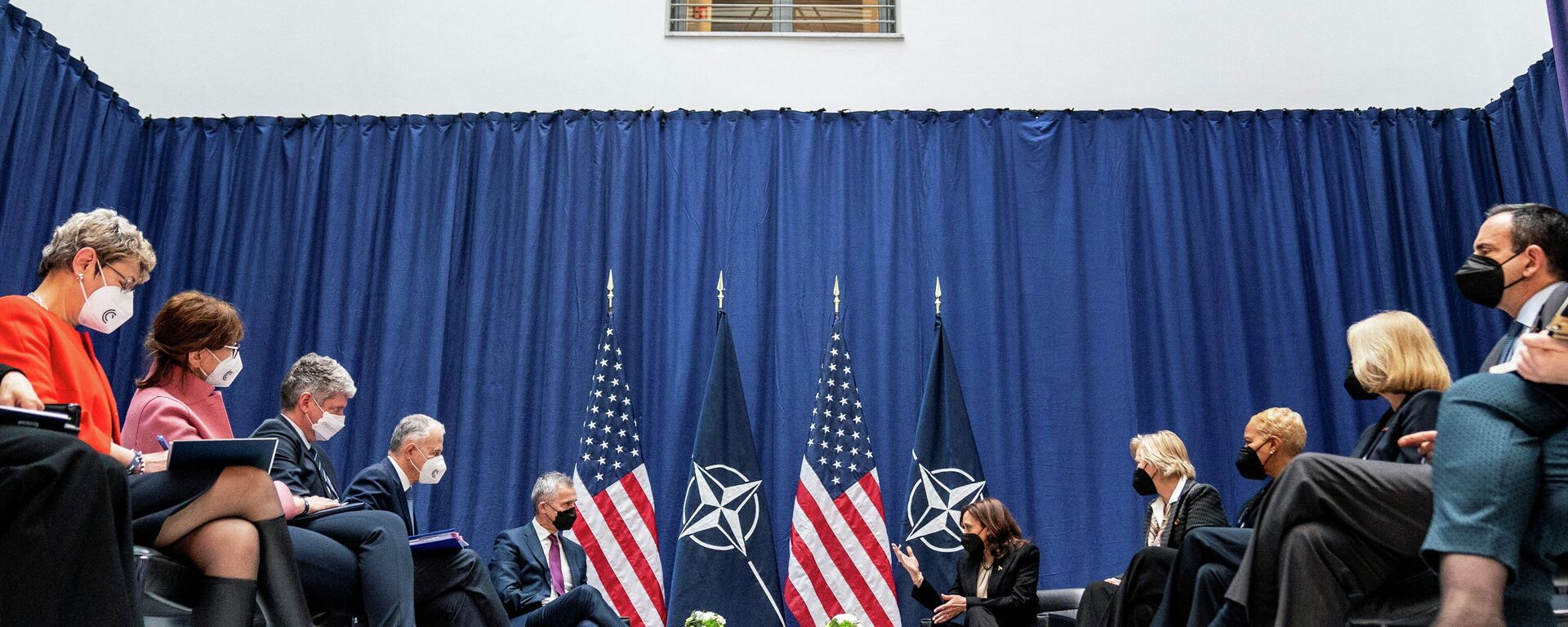 Kamala Harris, vice-presidente dos EUA, durante encontro com Jens Stoltenberg, secretário-geral da OTAN, como parte da 56ª Conferência de Segurança de Munique em Munique, Alemanha, 18 de fevereiro de 2022 - Sputnik Brasil, 1920, 21.02.2022