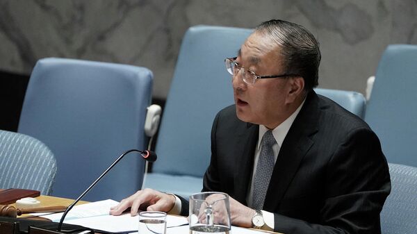 Em Nova York, o representante da China no Conselho de Segurança da Organização das Nações Unidas (ONU), Zhang Jun, discursa durante reunião do órgão em 10 de março de 2020 - Sputnik Brasil