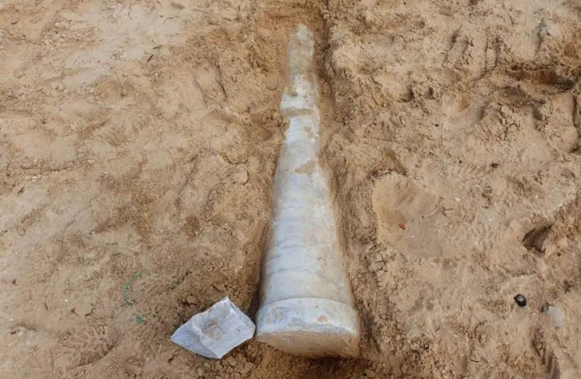 Pilar de mármore com 1,6 metro de altura foi encontrado intacto nas areias da cidade israelense de Ashdod - Sputnik Brasil, 1920, 22.02.2022