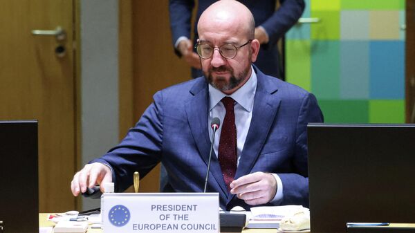 O presidente do Conselho Europeu, Charles Michel, participa de cúpula extraordinária de líderes da União Europeia para discutir a crise entre Rússia e Ocidente sobre a Ucrânia, em Bruxelas, Bélgica, 17 de fevereiro de 2022 - Sputnik Brasil