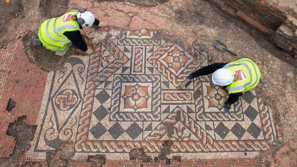 Vista do mosaico romano de quase 2.000 anos de idade descoberto em Londres, no Reino Unido - Sputnik Brasil