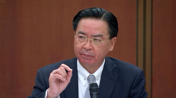 Em Taipei, o ministro das Relações Exteriores de Taiwan, fala durante uma apresentação, em 7 de abril de 2021 - Sputnik Brasil
