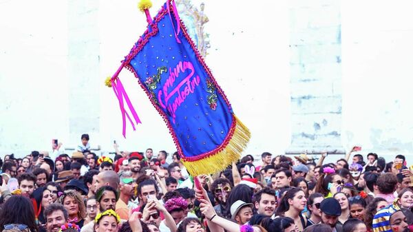 A Colombina Clandestina durante o seu último cortejo em Lisboa, no carnaval de 2020 - Sputnik Brasil