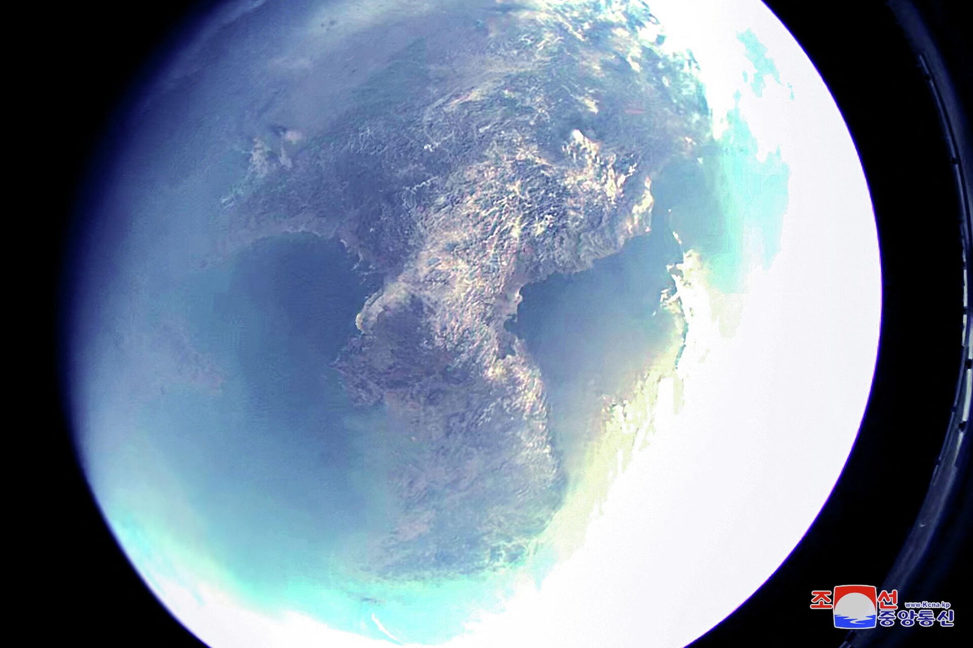 Península coreana vista do espaço na foto capturada pela câmera no satélite de reconhecimento, 27 de fevereiro de 2022 - Sputnik Brasil, 1920, 28.02.2022