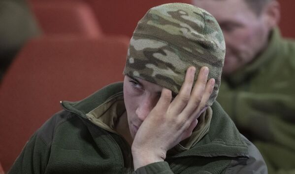 Militar da Ucrânia que depôs voluntariamente as armas durante encontro com responsável por direitos humanos em Lugansk, República Popular de Lugansk - Sputnik Brasil