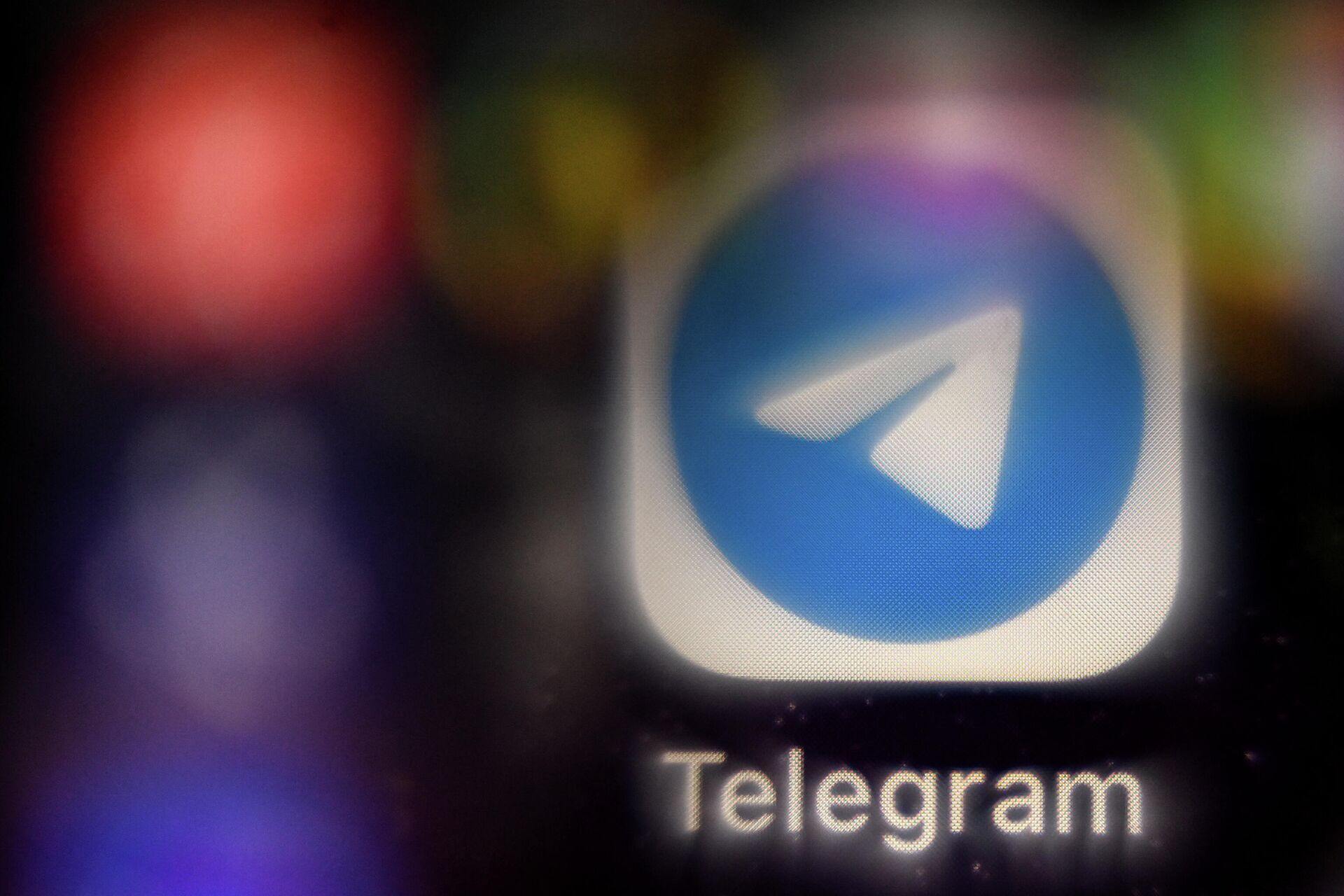 Logotipo do serviço de mensagens Telegram em uma tela de smartphone em Moscou, Rússia, 8 de novembro de 2021 - Sputnik Brasil, 1920, 19.03.2022