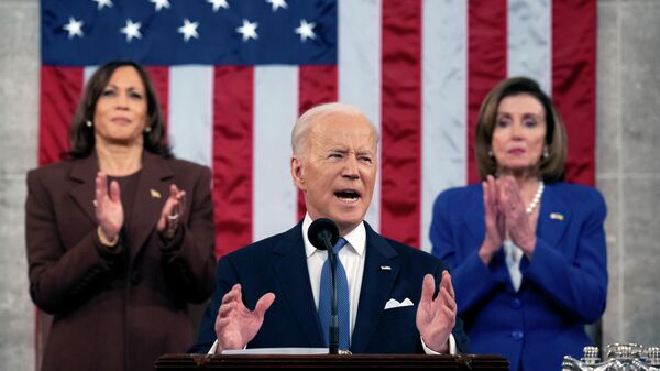 O presidente Joe Biden faz seu discurso do Estado da União, Congresso norte-americano, em Washington, em 1º de março de 2022 - Sputnik Brasil