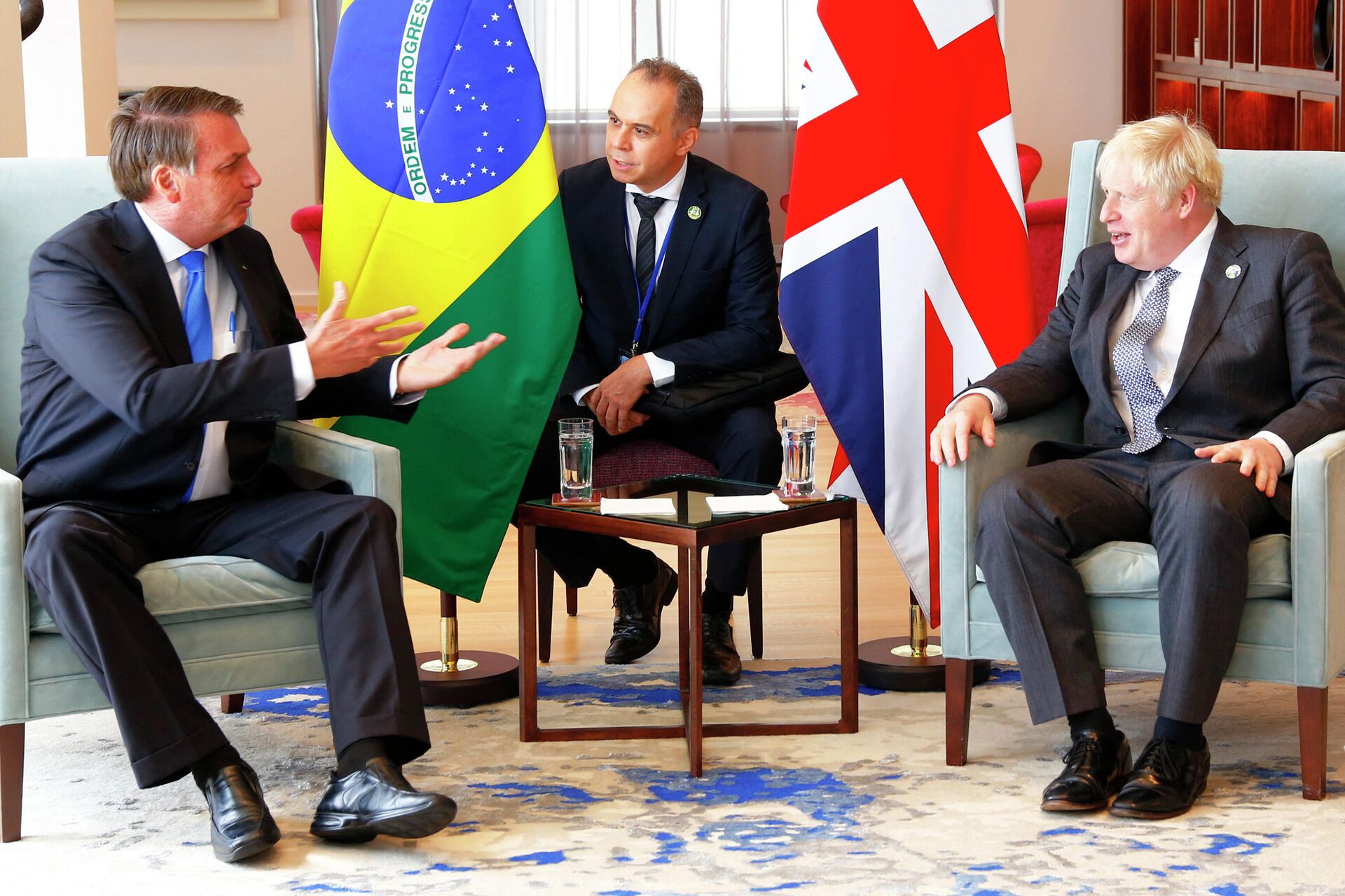 Presidente brasileiro, Jair Bolsonaro, e o primeiro-ministro britânico, Boris Johnson, durante reunião bilateral na residência da embaixada do Reino Unido em Nova York, 20 de setembro de 2021 - Sputnik Brasil, 1920, 04.03.2022