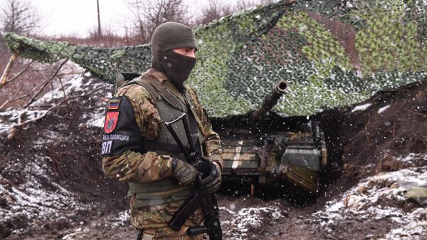 Militar junto de tanque das Forças Armadas da Ucrânia em Andreevka, República Popular de Donetsk - Sputnik Brasil
