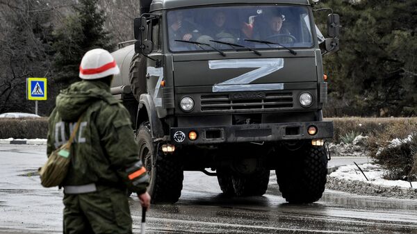Veículo de transporte das Forças Armadas da Rússia perto da fronteira com Ucrânia, 2 de março de 2022 - Sputnik Brasil