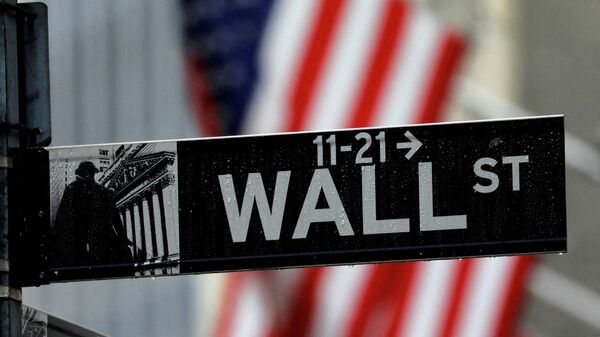Cartaz da Wall Street fora da Bolsa de Valores de Nova York em Nova York, EUA, 26 de outubro de 2020. - Sputnik Brasil