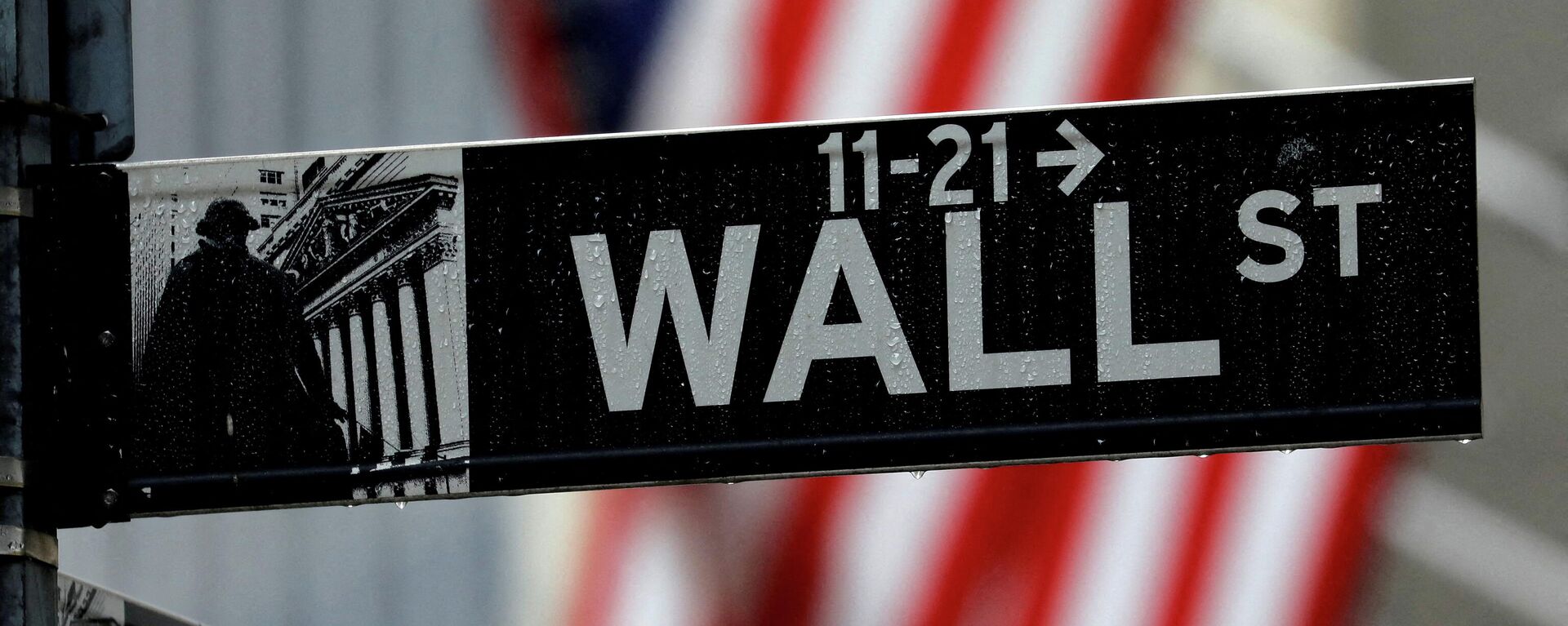 Cartaz da Wall Street fora da Bolsa de Valores de Nova York em Nova York, EUA, 26 de outubro de 2020. - Sputnik Brasil, 1920, 29.03.2022