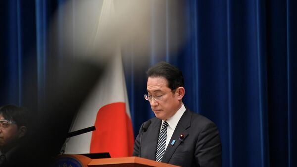 Em Tóquio, no Japão, o primeiro-ministro, Fumio Kishida, participa de uma coletiva de imprensa, em 17 de fevereiro de 2022 - Sputnik Brasil