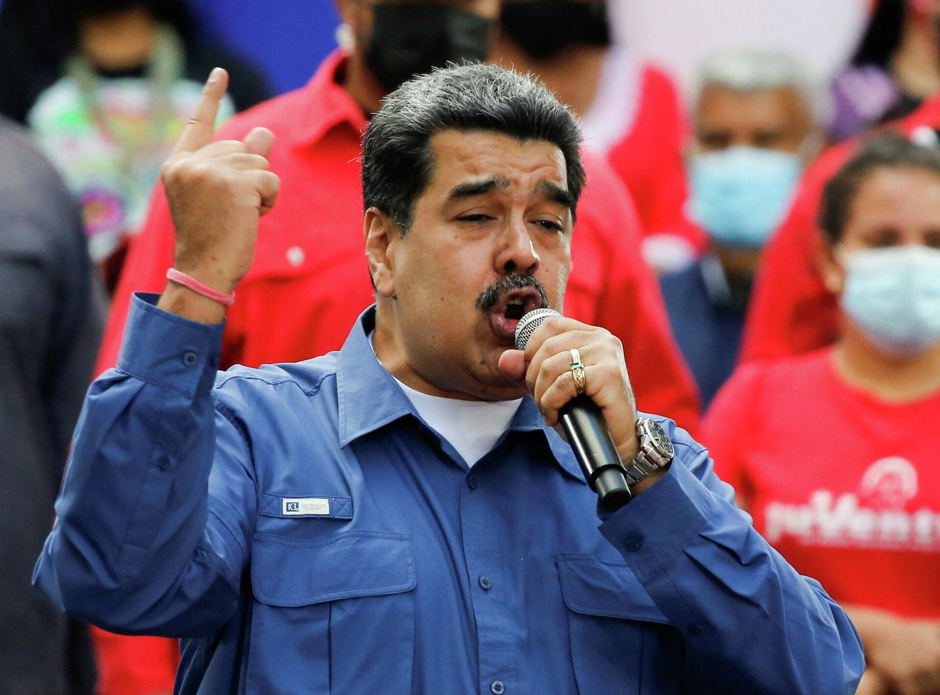 O presidente da Venezuela, Nicolás Maduro, dirige-se à multidão durante um comício do governo para marcar o Dia da Juventude, em Caracas, Venezuela, 12 de fevereiro de 2022 - Sputnik Brasil, 1920, 10.03.2022