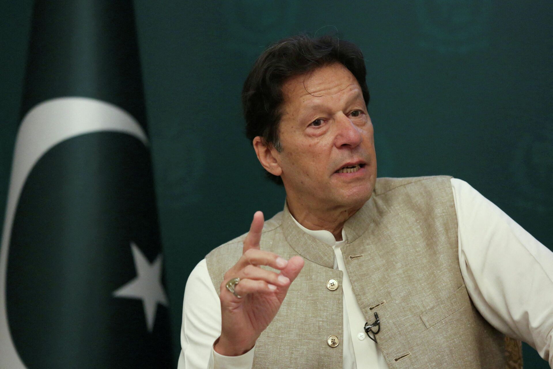 O primeiro-ministro do Paquistão, Imran Khan, durante entrevista à Reuters em Islamabad, Paquistão, 4 de junho de 2021 - Sputnik Brasil, 1920, 12.03.2022