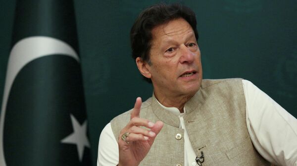 O primeiro-ministro do Paquistão, Imran Khan, durante entrevista à Reuters em Islamabad, Paquistão, 4 de junho de 2021 - Sputnik Brasil