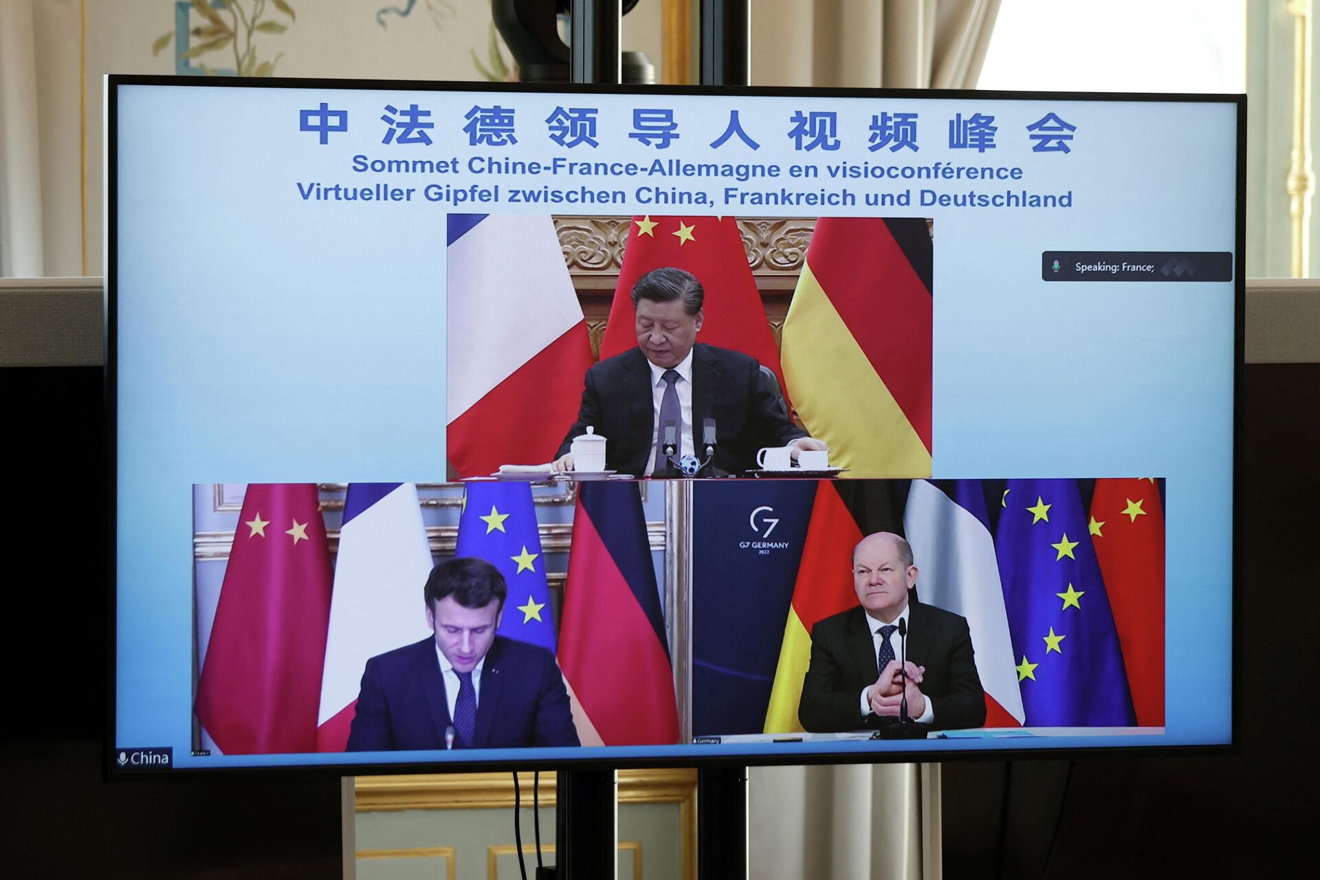 Presidente da China, Xi Jinping, o chanceler alemão, Olaf Scholz, e o presidente francês, Emmanuel Macron, durante cúpula em formato de videoconferência sobre a crise ucraniana, 8 de março de 2022 - Sputnik Brasil, 1920, 11.03.2022