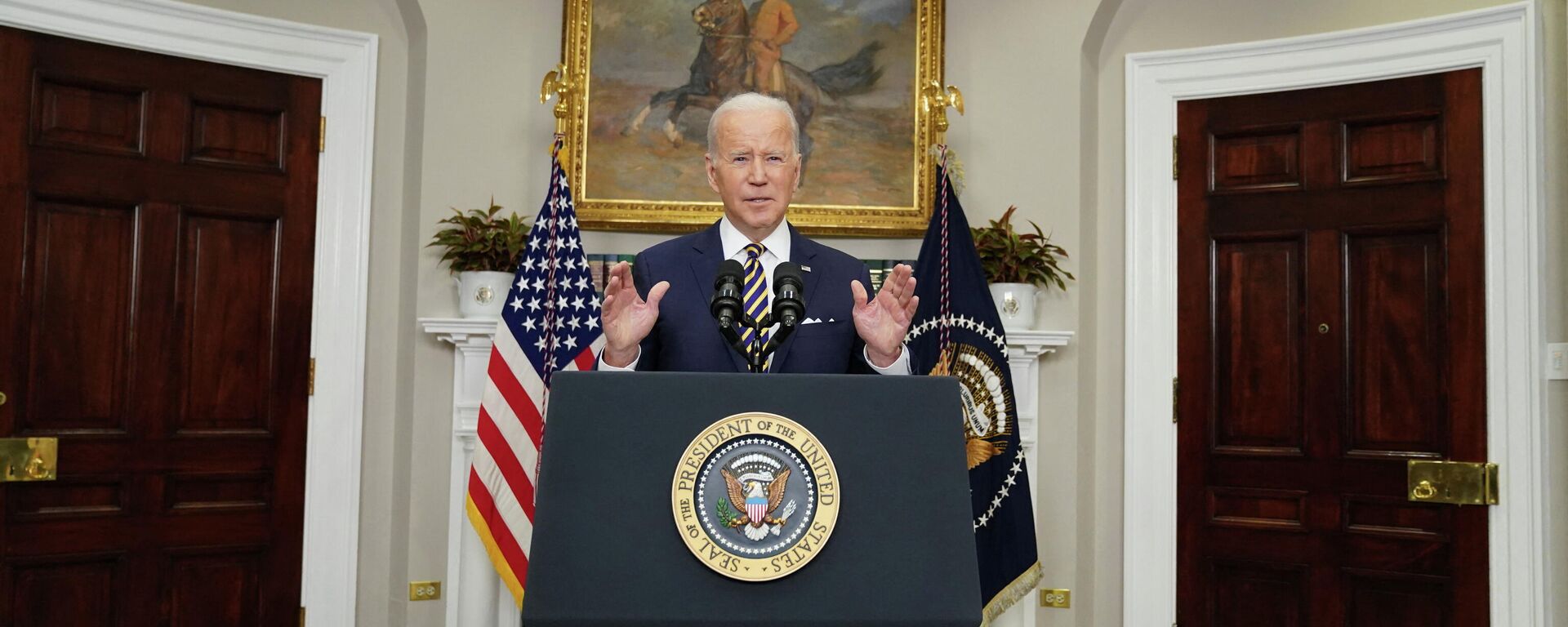 O presidente dos EUA, Joe Biden, anuncia sanções contra a Rússia durante discurso na Casa Branca, em Washington, em 8 de março de 2022. - Sputnik Brasil, 1920, 08.03.2022