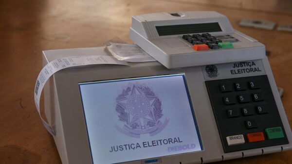 Imagem de uma urna eletrônica no Tribunal Regional Eleitoral do Distrito Federal (TRE-DF), em Brasília, em 19 de setembro de 2018 - Sputnik Brasil