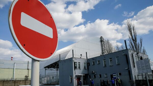 Estrutura do Novo Confinamento Seguro cobrindo o quarto reator danificado da usina nuclear de Chernobyl, na Ucrânia (foto de arquivo). - Sputnik Brasil