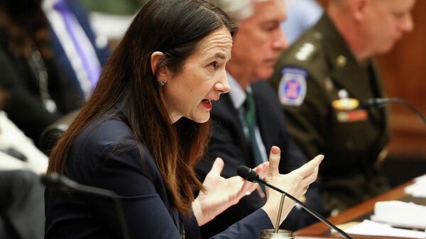 A diretora de Inteligência Nacional (DNI, na sigla em inglês), Avril Haines, testemunha em audiência do Comitê Permanente de Inteligência da Câmara dos EUA, em 8 de março de 2022. - Sputnik Brasil