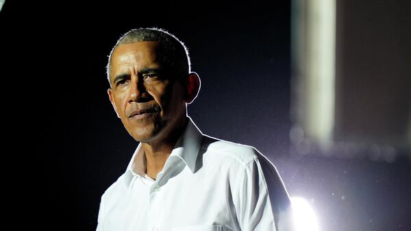 O ex-presidente dos EUA Barack Obama fala em um comício durante a campanha para o então candidato à presidência Joe Biden, em 2 de novembro de 2020, em Miami - Sputnik Brasil