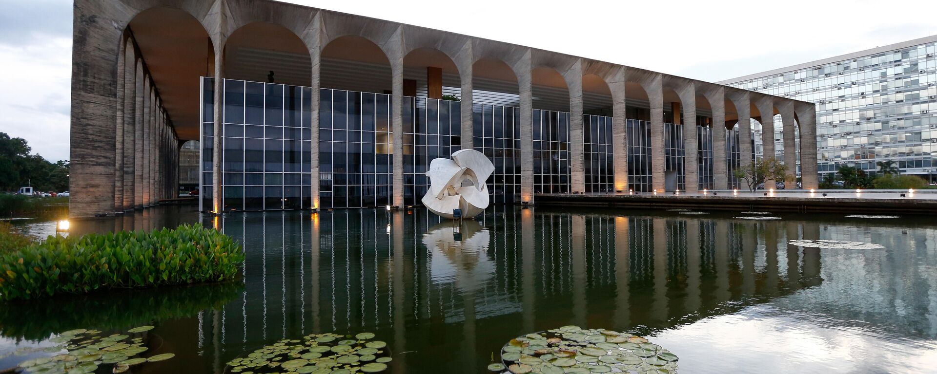 Fachada do Palácio Itamaraty, em Brasília, em 9 de março de 2017 - Sputnik Brasil, 1920, 09.11.2023