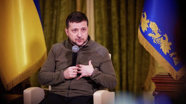 Presidente ucraniano, Vladimir Zelensky, durante coletiva de imprensa com mídia estrangeira em Kiev, Ucrânia, 12 de março de 2022 - Sputnik Brasil