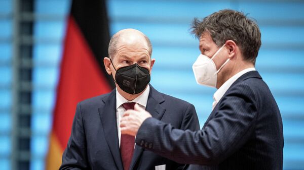 Chanceler alemão, Olaf Scholz, e o vice-chanceler da Alemanha e ministro da Economia e Proteção Climática, Robert Habeck, durante reunião do Gabinete de Segurança Federal sobre crise ucraniana, Berlim, 4 de março de 2022 - Sputnik Brasil