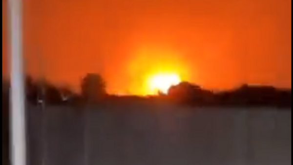 Imagem capturada de vídeo divulgado no Twitter sobre suposta explosão em Arbil, no Iraque, perto do consulado dos EUA - Sputnik Brasil