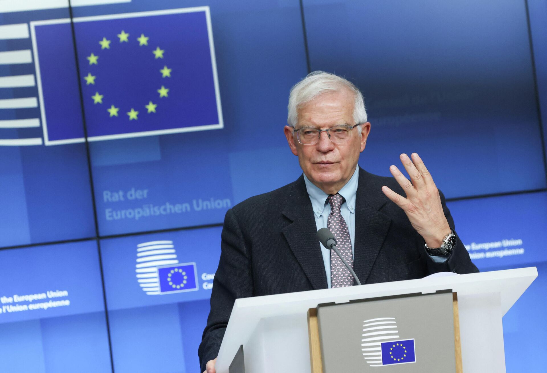 Josep Borrell, chefe das Relações Exteriores da União Europeia, durante coletiva de imprensa em torno da operação militar especial da Rússia na Ucrânia em Bruxelas, Bélgica, 28 de fevereiro de 2022 - Sputnik Brasil, 1920, 11.04.2022