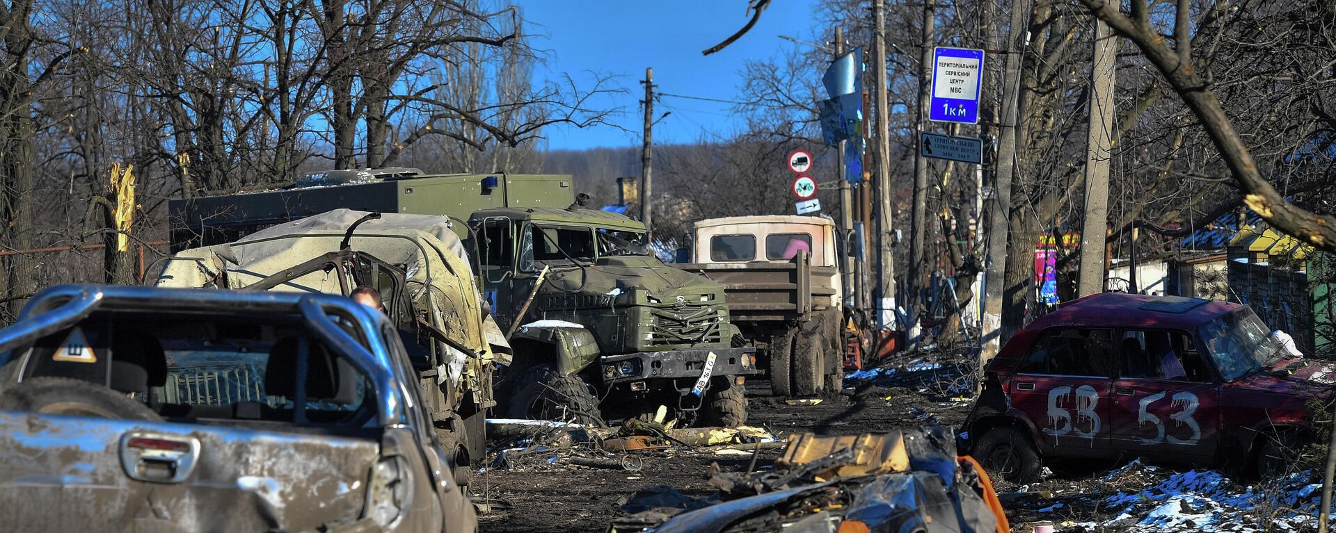 Em Volnovakha, carros destruídos e escombros são fotografados na região da República Popular de Donetsk (RPL), em 12 de março de 2022 - Sputnik Brasil, 1920, 29.03.2022