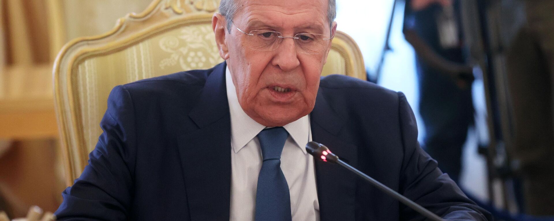 Sergei Lavrov, ministro das Relações Exteriores da Rússia, falando com seu homólogo do Catar, Mohammed al-Thani (fora da foto), em Moscou, Rússia, 14 de março de 2022 - Sputnik Brasil, 1920, 23.06.2022