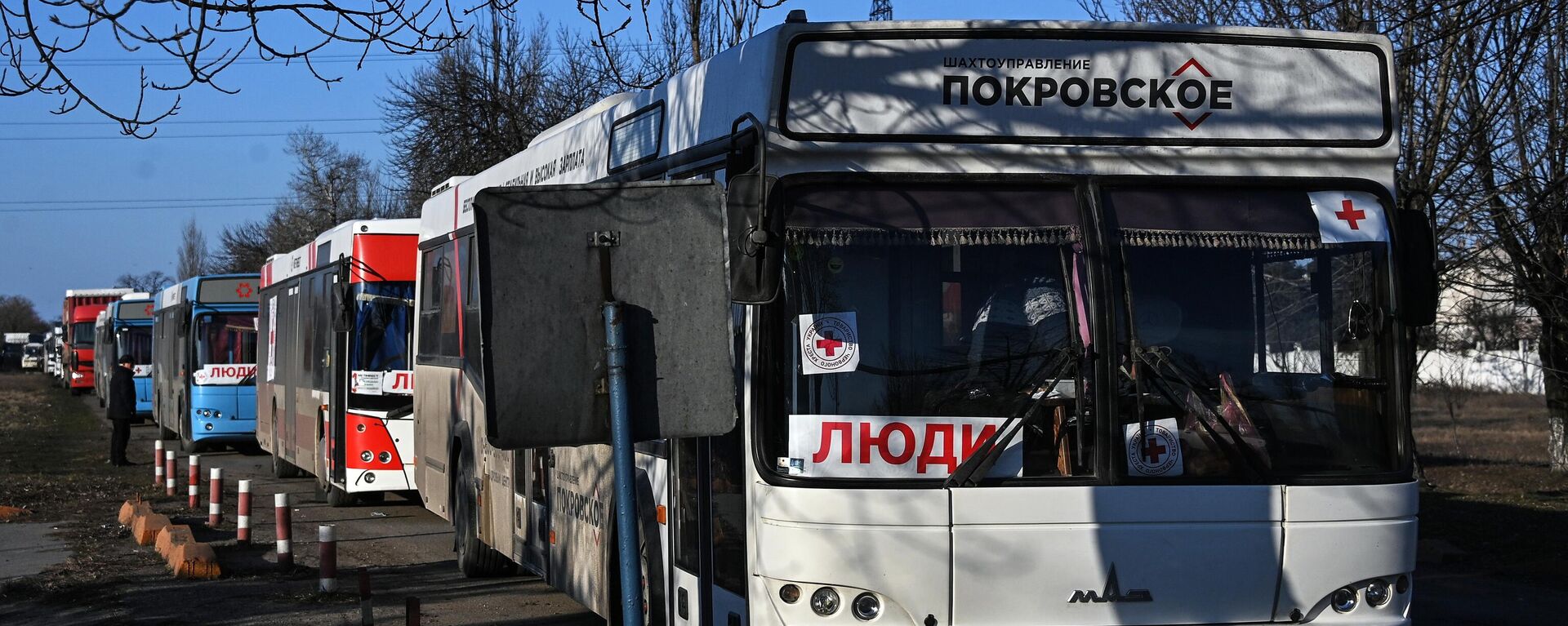 Comboio humanitário de ônibus em Berdyansk, seguindo desde Zaporozhie a Mariupol - Sputnik Brasil, 1920, 15.03.2022