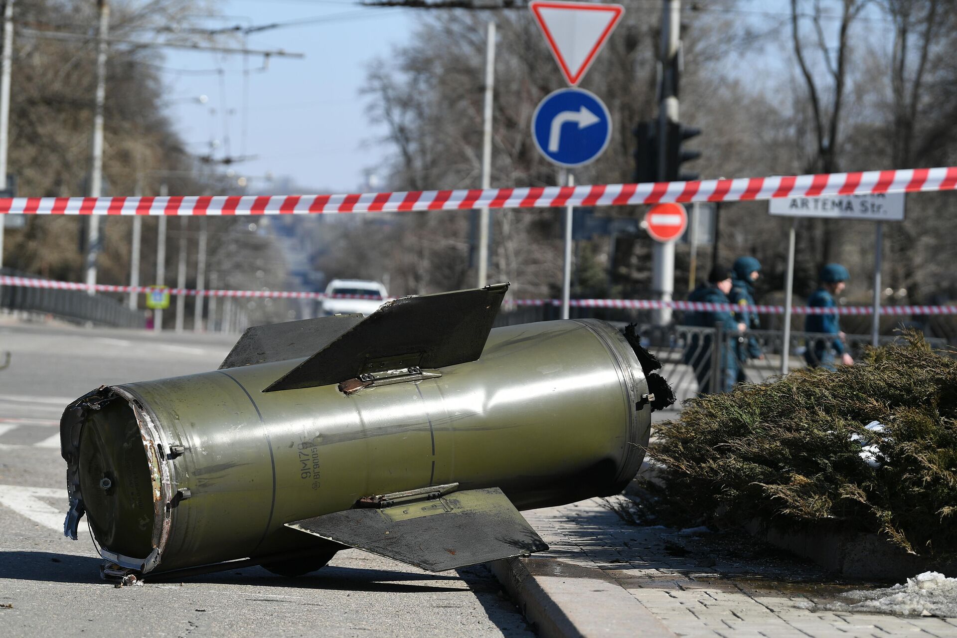 Fragmento de míssil ucraniano Tochka-U em rua de Donetsk, na República Popular de Donetsk (RPD), em 14 de março de 2022 - Sputnik Brasil, 1920, 30.03.2022
