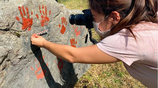 Imagens da técnica utilizada pelos pesquisadores em estudo sobre arte rupestre na Espanha - Sputnik Brasil