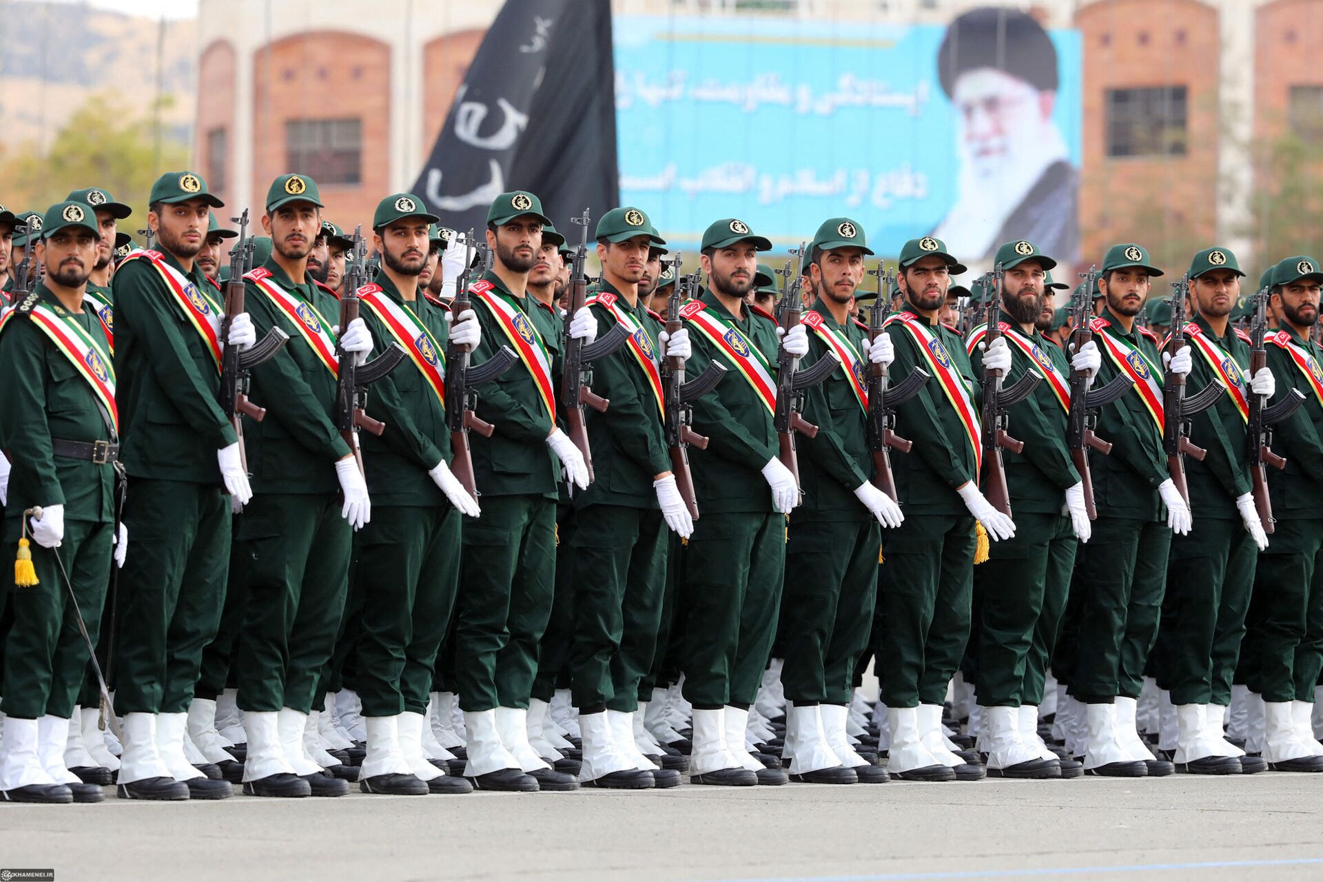 Uma foto fornecida pelo escritório do líder supremo do Irã, aiatolá Ali Khamenei, mostra o Corpo da  Corpo de Guardiões da Revolução Islâmica (IRGC),  em 13 de outubro de 2019 - Sputnik Brasil, 1920, 04.04.2022